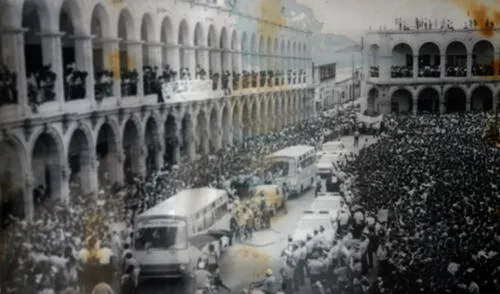 Recibimiento al equipo en la Plaza de Armas de Arequipa (Foto: Galería Club Melgar)