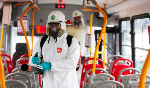 Para que el coronavirus represente una amenaza, debe estar esparcido en grandes cantidades durante su estancia en superficies. Pese a ello, aún no se regulan los tiempos de fumigación en los servicios de transporte | Foto: Andina, difusión Para que el coronavirus represente una amenaza, debe estar esparcido en grandes cantidades durante su estancia en superficies. Pese a ello, aún no se regulan los tiempos de fumigación en los servicios de transporte | Foto: Andina, difusión
