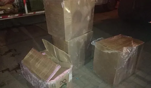 Estas cuatro cajas con marihuana estaban como encomienda para recoger en Trujillo. Foto: PNP