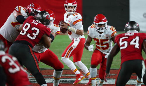 Chiefs y Buccaneers se enfrentaron en el 2020 por la temporada regular de la NFL. Foto: AFP