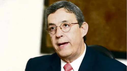 Postura. Chueca afirma que cementera trata de ser un buen vecino en Matarani. Niega que planta contamine.