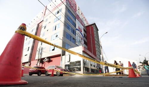 Clínica Limatambo fue atacada por delincuentes para ayudar a fugar a un tratante de personas. Foto: Antonio Melgarejo / La República
