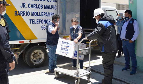 El traslado de vacunas a provincias fue custodiado por la Policía Nacional y el Ejército. Foto: Minsa