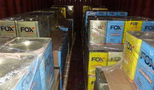 Los agentes se encontraron en los cinco contenedores más de 1.700 latas de conserva que contenían la droga. Foto: Zollfahndungsamt Hamburg / AFP Los agentes se encontraron en los cinco contenedores más de 1.700 latas de conserva que contenían la droga. Foto: Zollfahndungsamt Hamburg / AFP