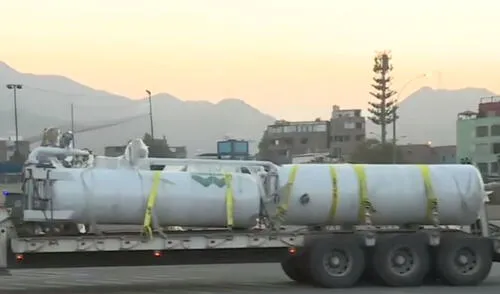 Traslado. La planta de oxígeno será ensamblada en el Hospital Loayza por miembros del Ejército. Foto: captura América TV