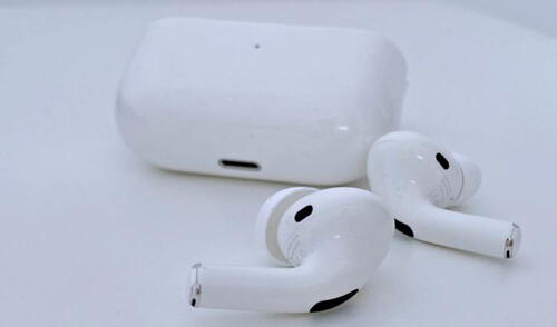 A veces, los airpods puede descalibrarse y perder su batería a distinta velocidad. Foto: La Manzana Mordida. A veces, los airpods puede descalibrarse y perder su batería a distinta velocidad. Foto: La Manzana Mordida.