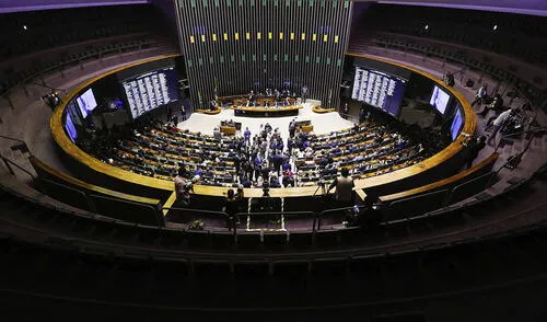 La medida también prevé que los estados y municipios puedan ser responsabilizados por eventuales efectos adversos provocados por la aplicación de las vacunas. Foto: EFE