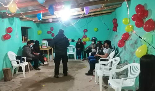 Los nueve intervenidos fueron identificados y multados por infringir las normas sanitarias. Foto: PNP Los nueve intervenidos fueron identificados y multados por infringir las normas sanitarias. Foto: PNP