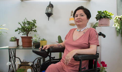 Ana Estrada fue diagnosticada con polimiositis a los 12 años, enfermedad degenerativa que ha paralizado casi todos sus músculos. Foto: Antonio Melgarejo / La República