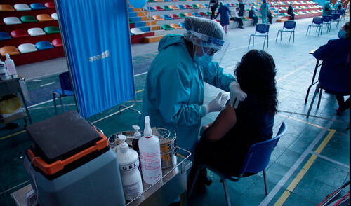 Los asegurados a EsSalud podrán conocer la fecha de su inmunización en la plataforma cuando dicha información esté disponible. Foto: La República