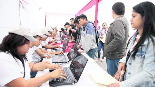 Alcance. La ley que incorpora a los trabajadores del régimen CAS establece un período de cinco años para su implementación. Foto: difusión