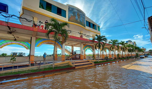 Sin control. Río Tumbes registró 1.400 metros cúbicos por segundo y sumergió todo a su paso. Foto: Julio Socola