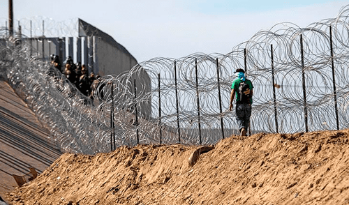 Más de 300 menores no acompañados por día han sido detenidos en las últimas semanas por la Oficina de Aduanas y Protección Fronteriza. Foto: AFP Más de 300 menores no acompañados por día han sido detenidos en las últimas semanas por la Oficina de Aduanas y Protección Fronteriza. Foto: AFP