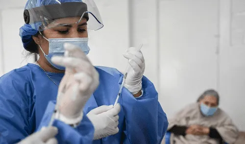 Se registraron 3.411 nuevos contagios, que se suman al total de 2 276 656 que acumula Colombia desde que se identificó el primer caso en marzo de 2020. Foto: AFP