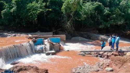 Equipo técnico del PEHCBM inspeccionó daños causados por desborde de quebrada. Foto: Goresam.