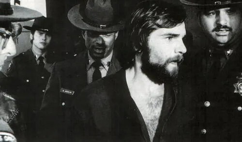 Ronald DeFeo fue condenado el 21 de noviembre de 1975 a seis sentencias de 25 años por cada miembro de su familia. Foto: difusión