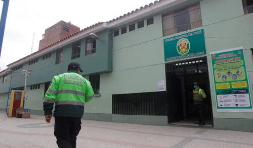 Puno. En Juliaca, policía fue detenido por sus colegas, a pesar de poner resistencia. Foto: La República