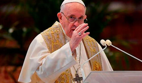 Durante su misa de este domingo 21, el papa también exigió un acceso equitativo al agua. Foto: AFP Durante su misa de este domingo 21, el papa también exigió un acceso equitativo al agua. Foto: AFP