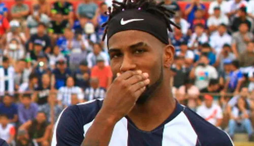 Carlos Ascues jugó 18 partidos con la camiseta blanquiazul el 2020. Foto: GLR