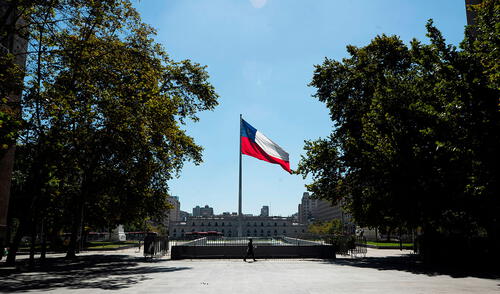 Chile este fin de semana tiene al 97% de la población confinada y suspendidos los permisos para ir a comprar. Foto: EFE