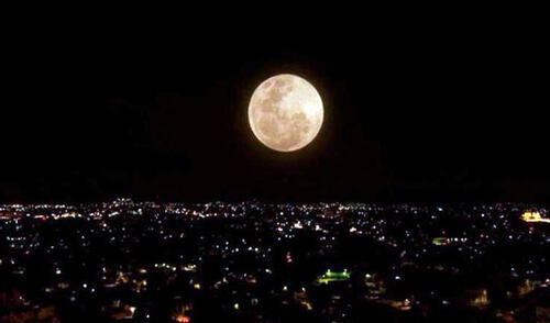 A esta peculiaridad también se le conoce como 'Luna de azúcar', pues justo en esta temporada de cosecha el jarabe de arce, un dulce hecho a partir de savia. Foto: Difusión.