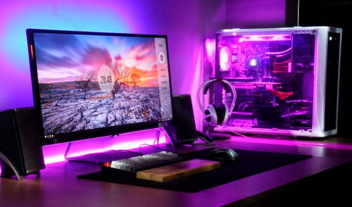 Esta nueva línea de computadoras no incluyen una tarjeta gráfica ni Windows 10. Foto: Set Creativo