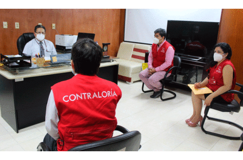 Tomás Tello se reunió con Daniel Suárez, a quien informó sobre la acreditación de la comisión especial. Foto: Contraloría