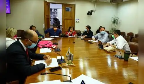 Comisión de Constitución de la Cámara de Diputadas y Diputados de Chile aprueba normativa que impone impuesto a los millonarios. Foto: Agencia UNO Comisión de Constitución de la Cámara de Diputadas y Diputados de Chile aprueba normativa que impone impuesto a los millonarios. Foto: Agencia UNO