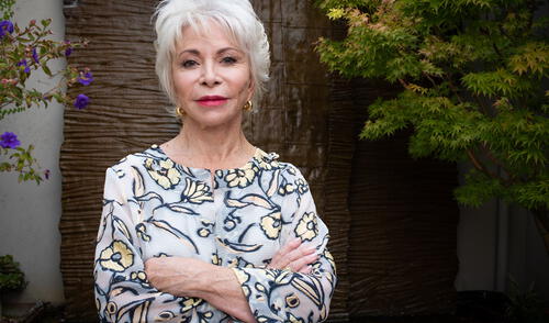 La serie biográfica de Isabel Allende fue estrenada en marzo por HBO Max. La cadena de streaming llegará en junio a nuestro país