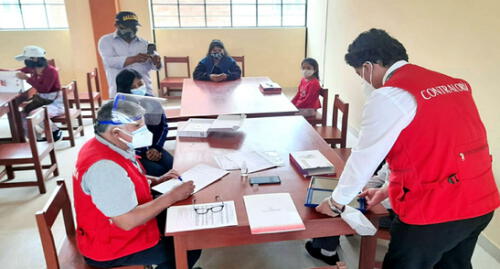 La primera supervisión se realizó en la institución educativa Juan Velasco Alvarado, ubicado en La Joya. Foto: Contraloría.