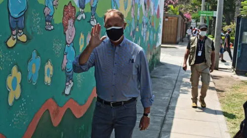 Jorge Muñoz votó en el colegio Elizabeth Espejo, en Miraflores. Foto: Jessica Merino/URPI-GLR