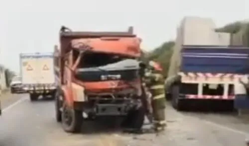 Ambos choferes fueron auxiliados y conducidos a una clínica privada. Foto: captura video