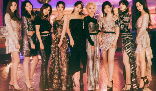 Tzuyu, Jeongyeon, Jihyo, Sana, Nayeon, Chaeyoung, Dahyun, Momo y Mina en promocional de Kura kura. Foto: JYP Tzuyu, Jeongyeon, Jihyo, Sana, Nayeon, Chaeyoung, Dahyun, Momo y Mina en promocional de Kura kura. Foto: JYP