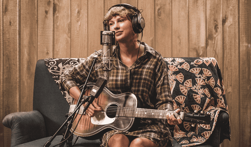 La cantante femenina ha lanzado tres álbumes número uno en menos de un año. Foto: Taylor Swift/Facebook