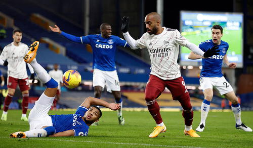 Arsenal y Everton juegan este viernes por la fecha 33 de la Premier League. Foto: AFP