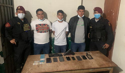 Sujetos fueron detenidos cuando hacían maniobras temerarias en automóvil. Foto: PNP