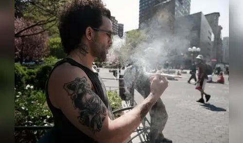 La medida anunciada requiere ahora la apertura de un periodo de consulta pública antes del veto definitivo a este tipo de cigarrillos. Foto: AFP