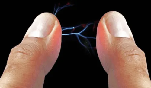 La electrostática es la responsable de este fenómeno magnético llamado toque eléctrico. Foto: difusión