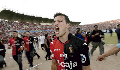 TORNEO CLAUSURA 2015: FBC MELGAR VS SPORTING CRISTAL , TRIUNFO DEL PRIMERO 3 - 2 . JUGADO EL 16 DE DICIEMBRE DE 2015 //  BERNARDO CUESTA CELEBRA GOL