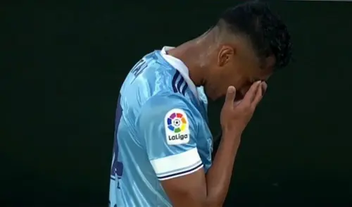 Tapia salió de la cancha por precaución debido a molestias en el muslo. Foto: captura de video/ESPN 3