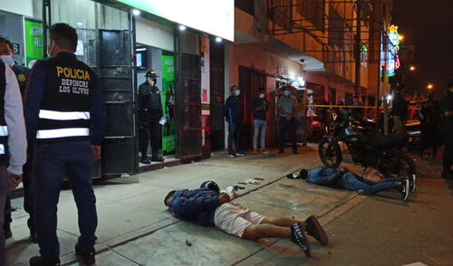 Los malhechores fueron encontrados con armas de fuego y el dinero sustraído al negocio. Foto: Gianella Aguirre / URPI-LR