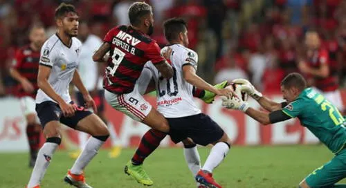LDU Quito vs. Flamengo jugarán desde las 7.30 p. m. (hora peruana) por Fox Sports 2 Fox Play. Foto: AFP