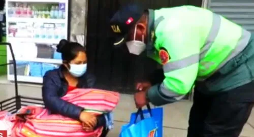 Para Espinoza el sinónimo de ser policía es el servir a la ciudadanía. Foto: captura de pantalla Latina Noticias Para Espinoza el sinónimo de ser policía es el servir a la ciudadanía. Foto: captura de pantalla Latina Noticias