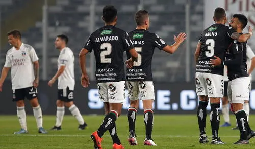 Colo Colo cayó de local y quedó relegado en la tabla de posiciones. Foto: TNT Sports.