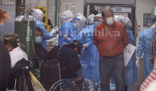 Las áreas críticas del Honorio Delgado se encuentran saturadas. Foto: Oswald Charca/La República Las áreas críticas del Honorio Delgado se encuentran saturadas. Foto: Oswald Charca/La República