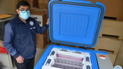 Personal de la DISA Cutervo recibió tres congeladoras fotovoltaicas. Foto: DISA Cutervo.