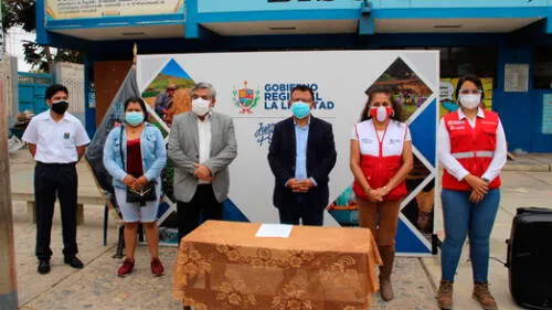 Representantes de la ARCC y autoridades de La Libertad en ceremonia de reconstrucción de colegios. Foto: ARCC