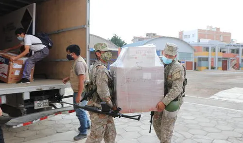 El nuevo lote de vacunas permitirá continuar inmunización a mayores de 70 años. Foto: GRLL