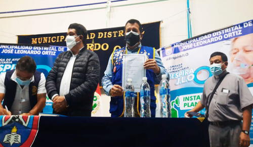 Representantes de la comuna de JLO y el Rotary Club Villarreal firmaron convenio para adquirir planta de oxígeno. Foto: Facebook Representantes de la comuna de JLO y el Rotary Club Villarreal firmaron convenio para adquirir planta de oxígeno. Foto: Facebook