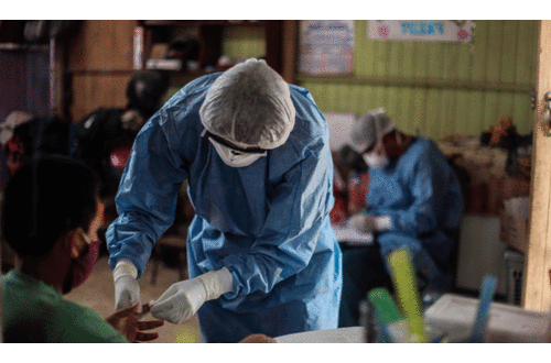 El decano regional del Colegio Médico, Hernán Román, aseveró que a la fecha no se ha recibido denuncias contra galenos por estos casos. Foto: difusión